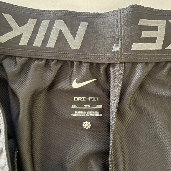 Nike Womens Dri-Fit Black Shorts Size XXL Elastic Shorts NWT - Picture 2 of 4